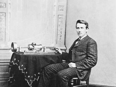 Thomas-Alva-Edison-tinfoil-phonograph-photograph-Mathew-1878