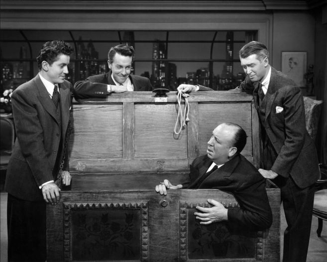 Farley-Granger-John-Dall-Alfred-Hitchcock-et-James-Stewart-sur-le-tournage-du-film_width1024